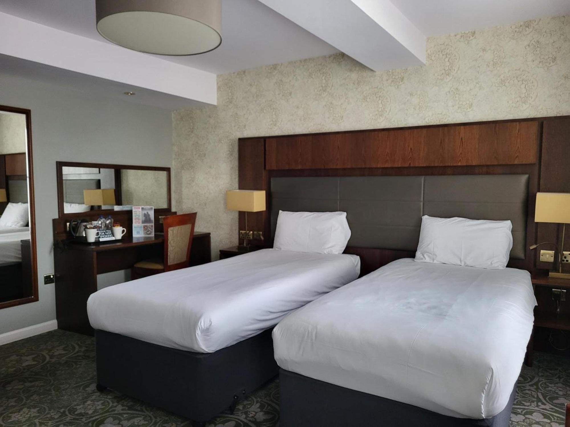 The King'S Head Hotel - Jd Wetherspoon Монмут Экстерьер фото